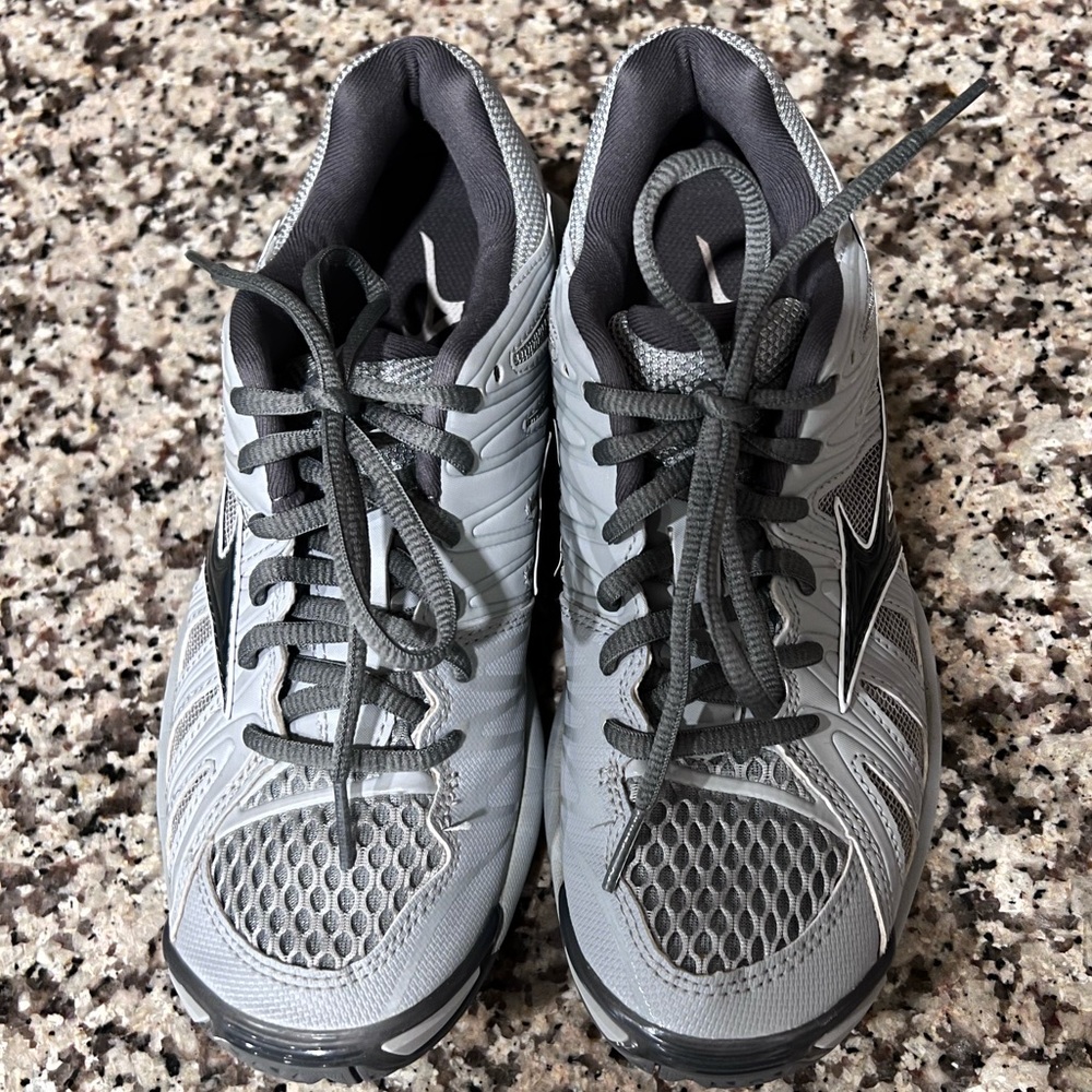 Mizuno Volleyball - Women’s Size 7.5